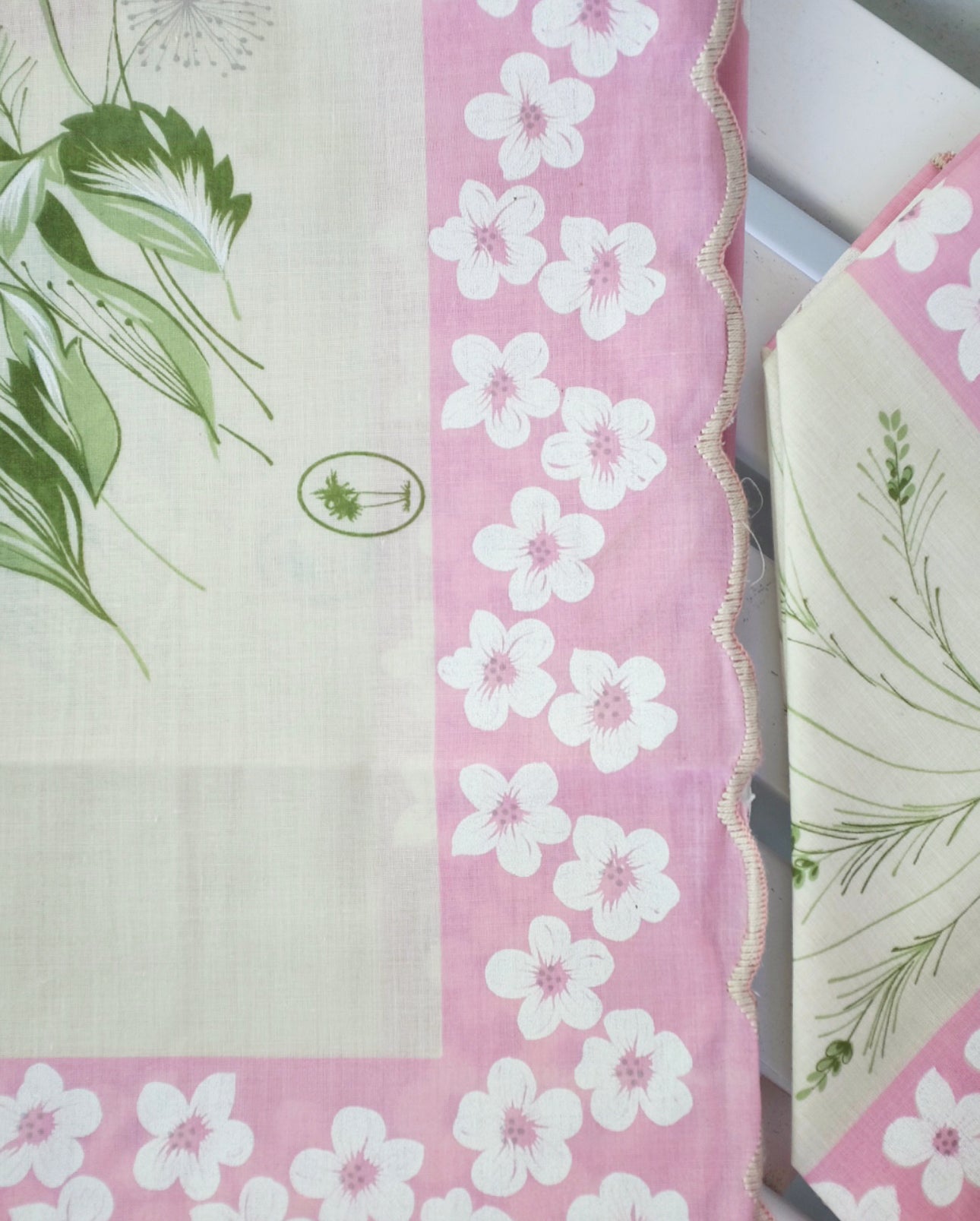 Italian Floral and Scalloped Table Cloth and Napkin Set