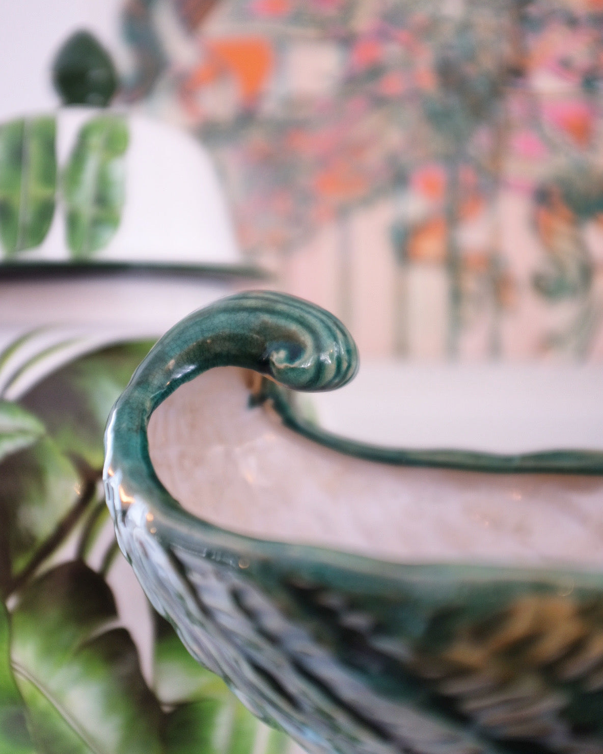 Ceramic Shell Dish on Fish Pedestal