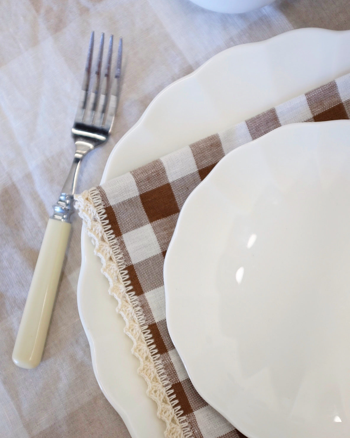 16 Piece White Scallop Mikasa Set