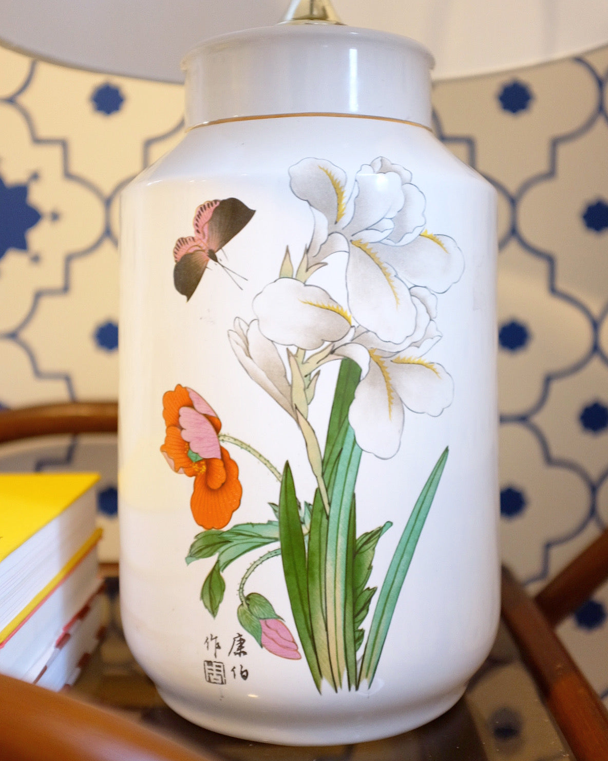 White Lamp with flower Details