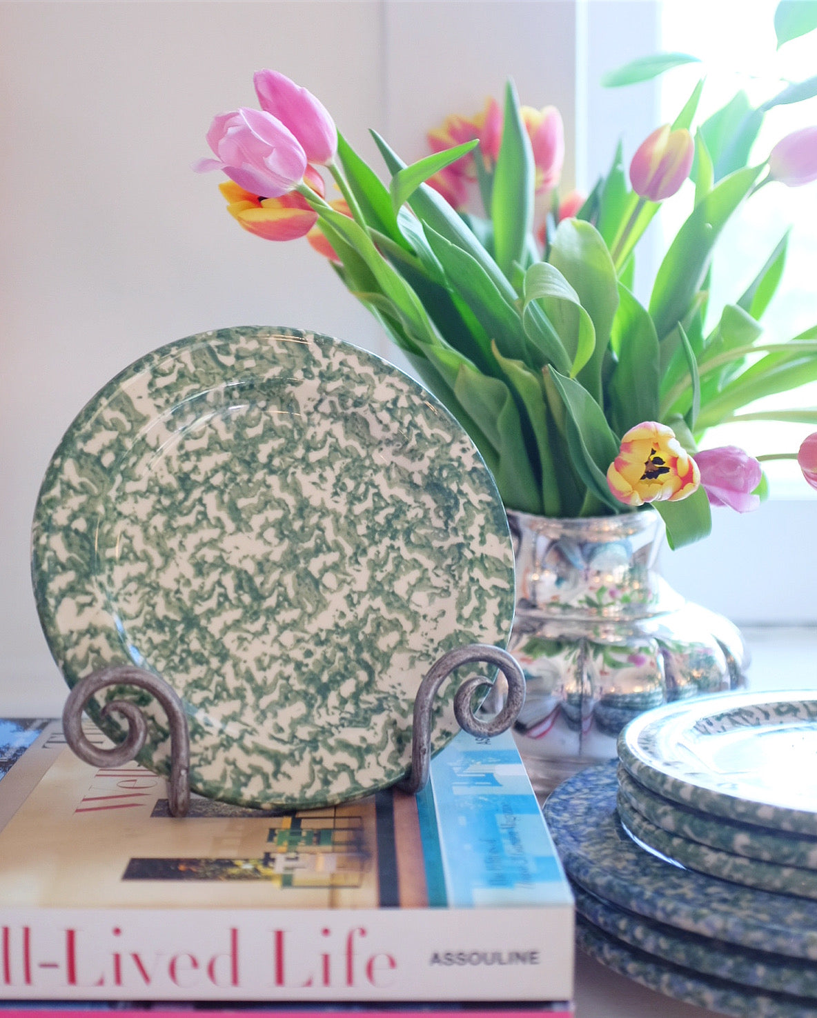 Set of 7 Roseville Pottery Spongewear Plates