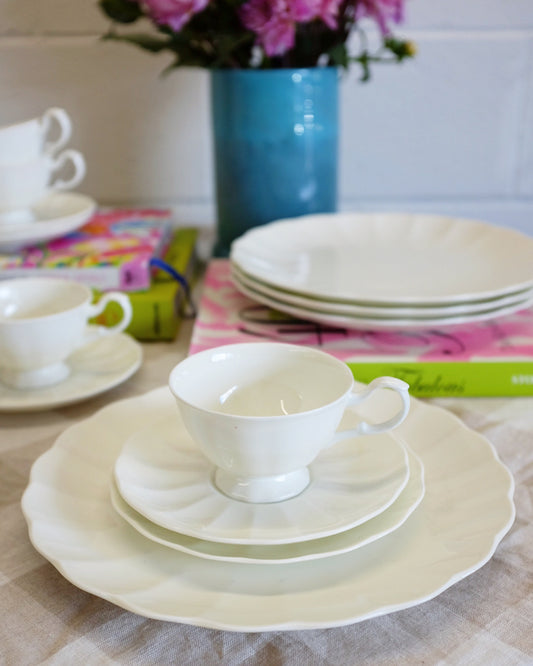 16 Piece White Scallop Mikasa Set